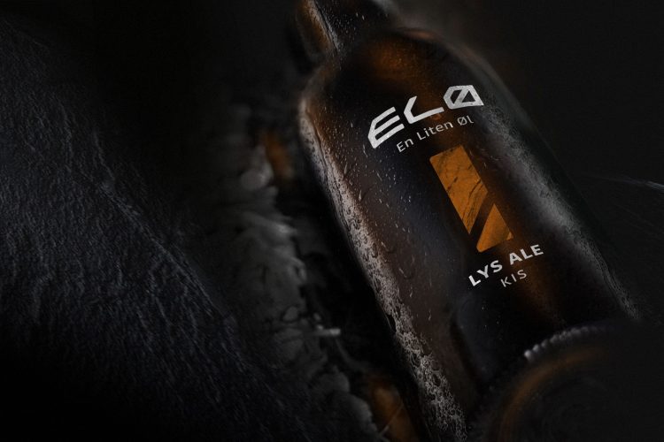 ELØ-flaske på sort bakgrunn